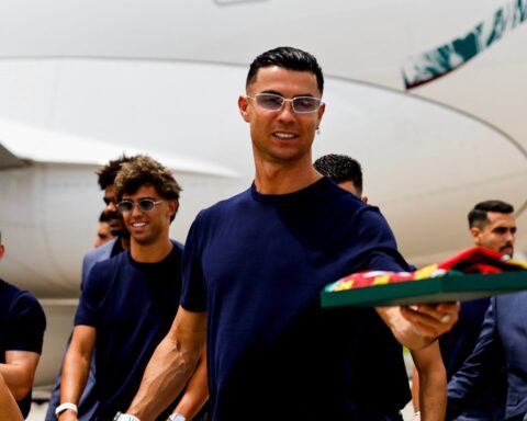 Ronaldo bị chê “tịt ngòi” liền đáp trả: “Tôi rất ổn, các bạn không xem tôi đá à?”