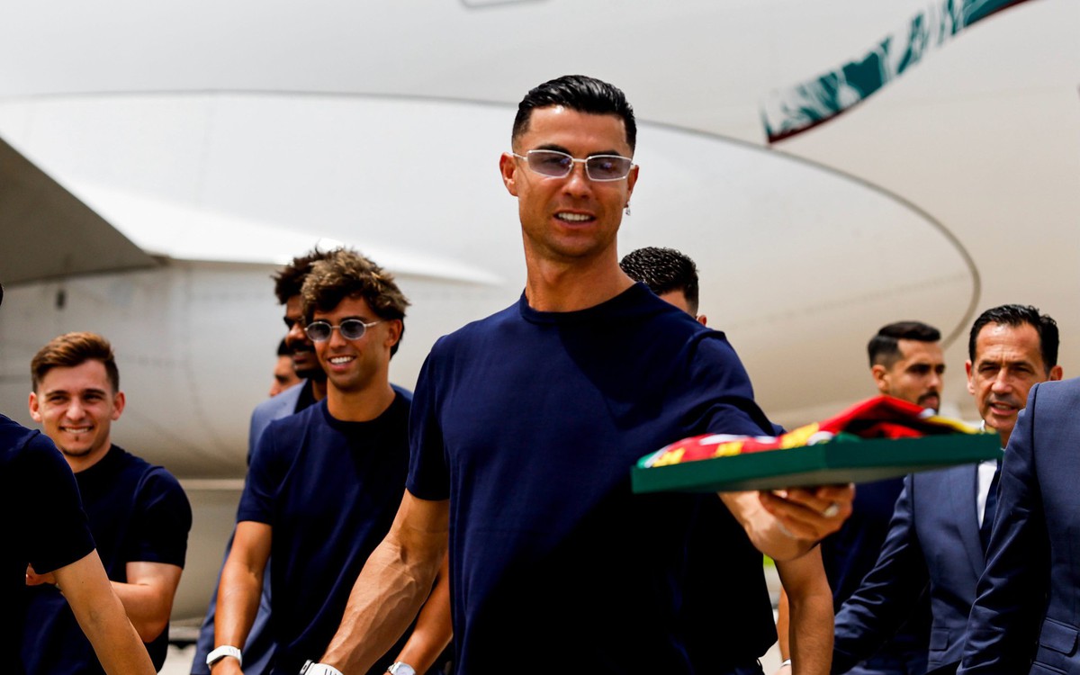 Ronaldo bị chê “tịt ngòi” liền đáp trả: “Tôi rất ổn, các bạn không xem tôi đá à?”