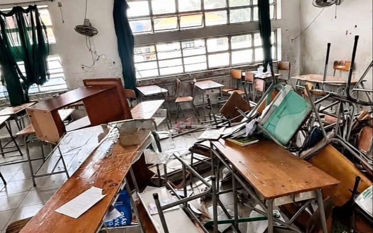 Buổi học cuối, nhóm học sinh lớp 9 ném bàn ghế, sách vở giữa lớp gây xôn xao