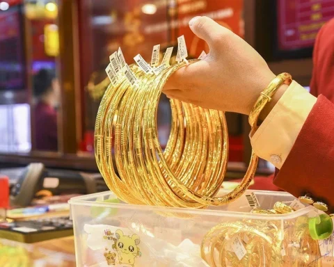Một tuần giá vàng biến động dữ dội