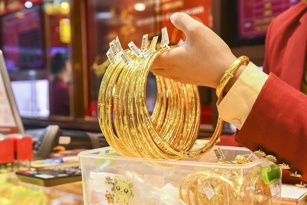Một tuần giá vàng biến động dữ dội