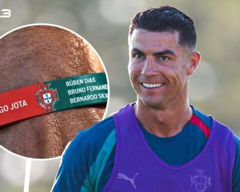 Xúc động: Ronaldo đeo vòng tay tưởng nhớ Diogo Jota tại World Cup