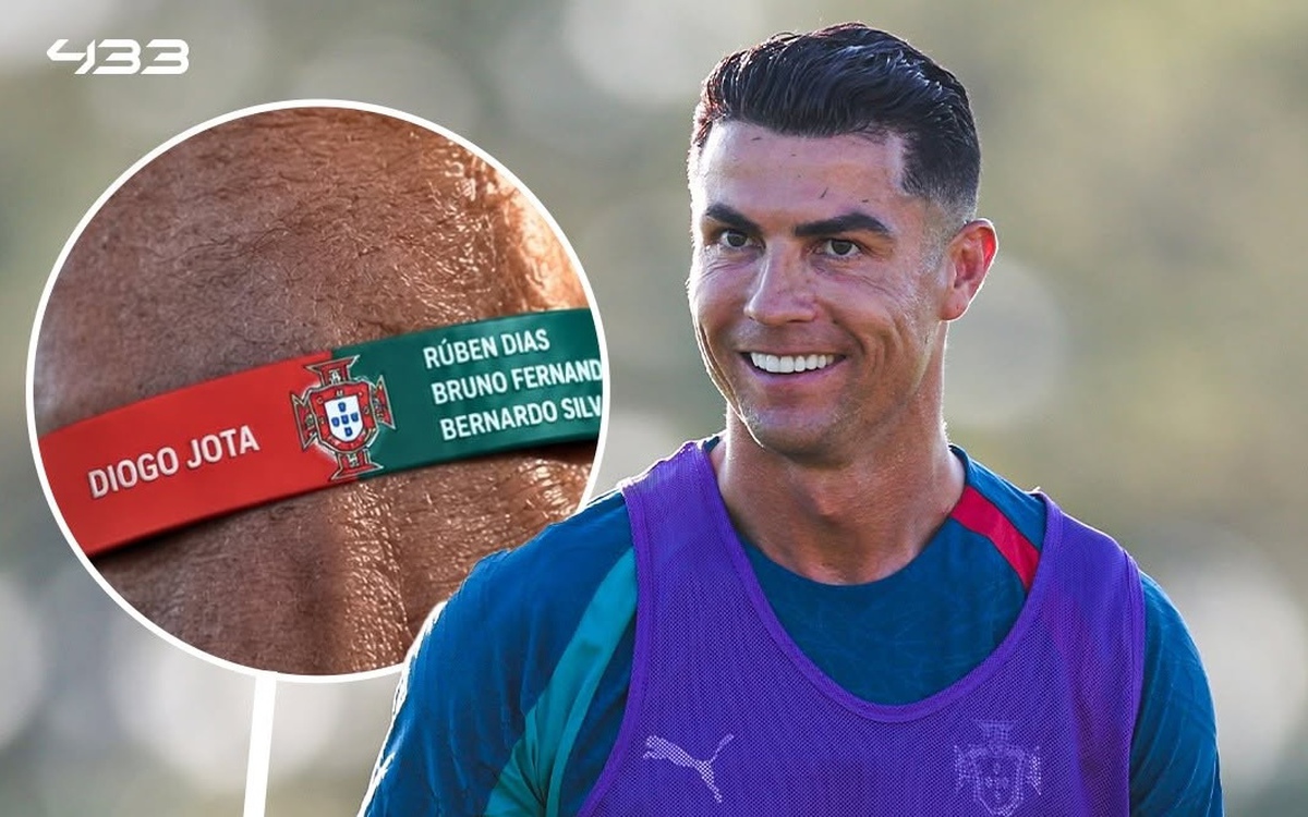 Xúc động: Ronaldo đeo vòng tay tưởng nhớ Diogo Jota tại World Cup