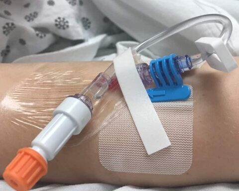 Bé gái 12 tuổi ngồi không cũng mệt mỏi rã rời, đi khám phát hiện tất cả các cơ quan đều thiếu 1 thứ…
