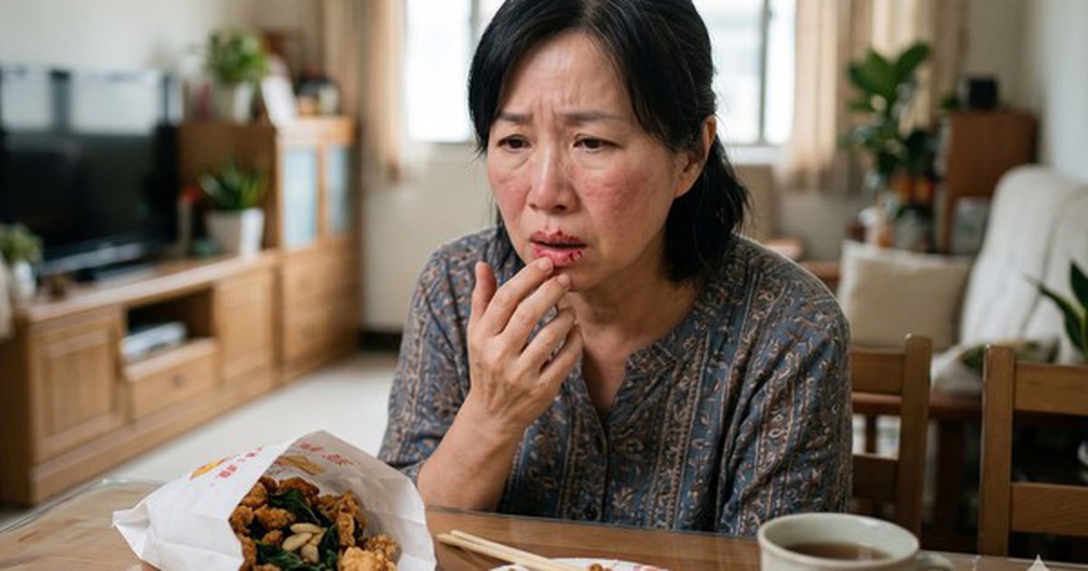 Người phụ nữ 54 tuổi thức dậy với đôi môi sưng phồng sau bữa ăn khuya: Bác sĩ nói nhiều người Việt đang làm điều tương tự