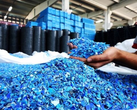 Công ty đầu ngành nhựa triệu tập họp bất thường sau khi thành viên HĐQT bị khởi tố