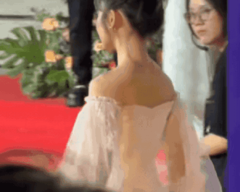 Mỹ nhân trong trẻo nhất Việt Nam: Visual như ánh trăng sáng, cười lên tươi hơn mặt trời
