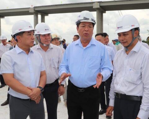 Đèo Cả thi công công trình phức tạp bậc nhất ĐBSCL, Bộ trưởng: “Đây là niềm tự hào của ngành xây dựng VN”