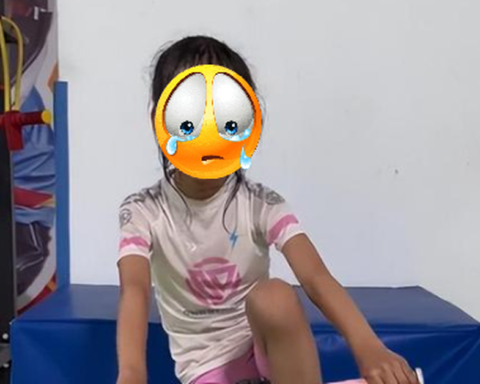 Những hình ảnh đang khiến cư dân mạng bức xúc: Chỉ vì ham hố thành tích mà cha mẹ nỡ “hành” con cỡ này!