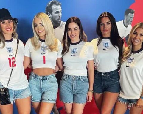 Dàn WAGs nóng bỏng của tuyển Anh ở World Cup “tan đàn xẻ nghé”: Người ly hôn, người bị phũ, giờ trơ trọi đúng một người