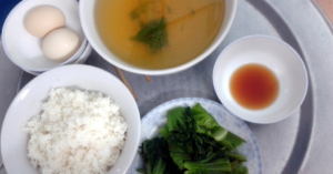 Vợ chồng lương 23 triệu nhưng mỗi tháng chỉ tiêu 5 triệu, mẹ chồng lên thăm nhìn mâm cơm liền nổi giận: “Tiết kiệm kiểu này rồi có ngày trả giá”