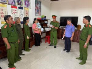 Thi hành lệnh khám xét và khởi tố nguyên kế toán trưởng Mai Thị Dung