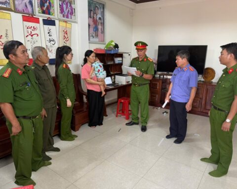 Thi hành lệnh khám xét và khởi tố nguyên kế toán trưởng Mai Thị Dung