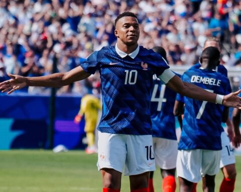 Mbappe trở thành chân sút vĩ đại nhất lịch sử Pháp, vượt mặt Messi lọt top 3 huyền thoại World Cup