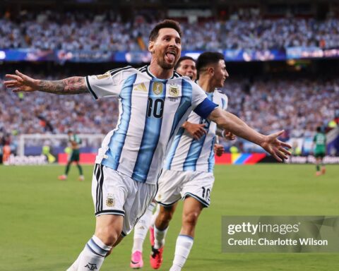 Argentina 1-0 Algeria: Messi ghi bàn, đẳng cấp lên tiếng