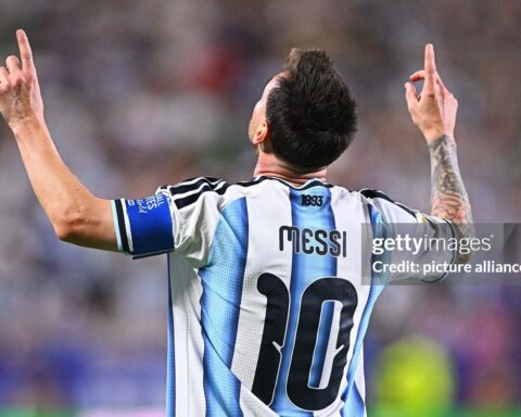 Những con số thiên tài: Messi lập hat-trick, chạm đỉnh cao 16 bàn lịch sử, xô đổ kỷ lục của các huyền thoại