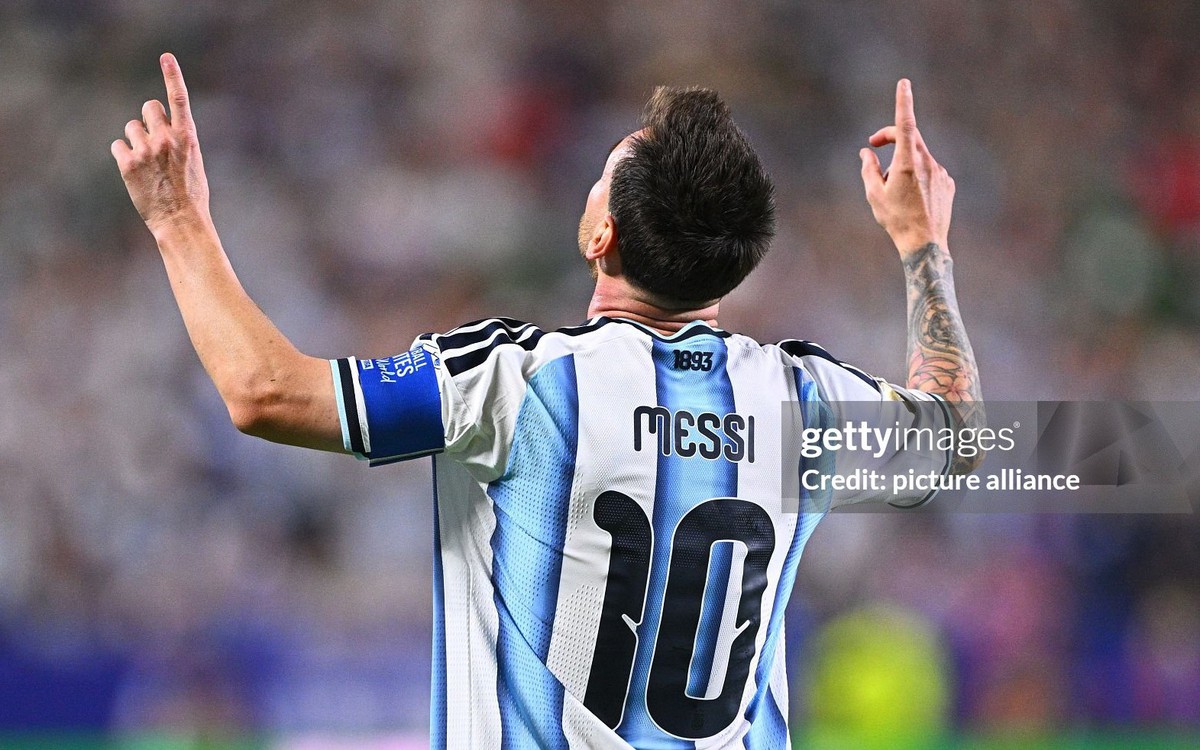 Những con số thiên tài: Messi lập hat-trick, chạm đỉnh cao 16 bàn lịch sử, xô đổ kỷ lục của các huyền thoại