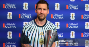 Tất nhiên rồi, Messi nhận giải Cầu thủ xuất sắc nhất trận Argentina 3-0 Algeria