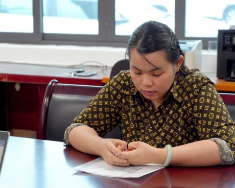 Khám xét chỗ ở và nơi làm việc của viên chức Văn phòng Đăng ký đất đai Nguyễn Phương Thảo SN 1987