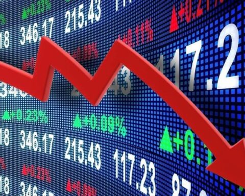 Cổ phiếu bất động sản “lao dốc”, VN-Index rung lắc dữ dội trong phiên 17/6