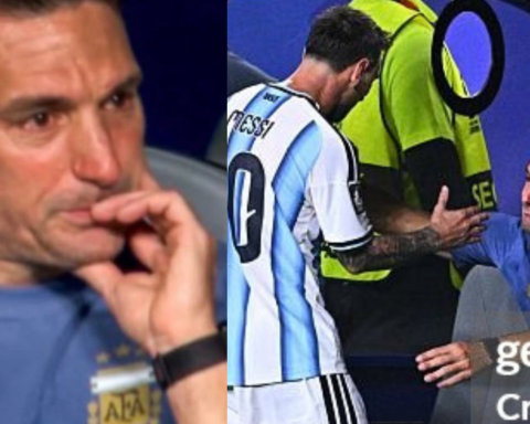 HLV Argentina “cạn lời”, ôm Messi khóc