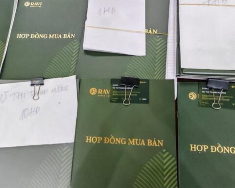 Cận cảnh những tập hợp đồng mua bán kỳ nghỉ khiến 493 người mất hơn 181 tỷ đồng