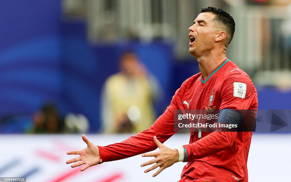 Không tin được: Ronaldo “tịt ngòi” kỷ lục 10 trận liên tiếp