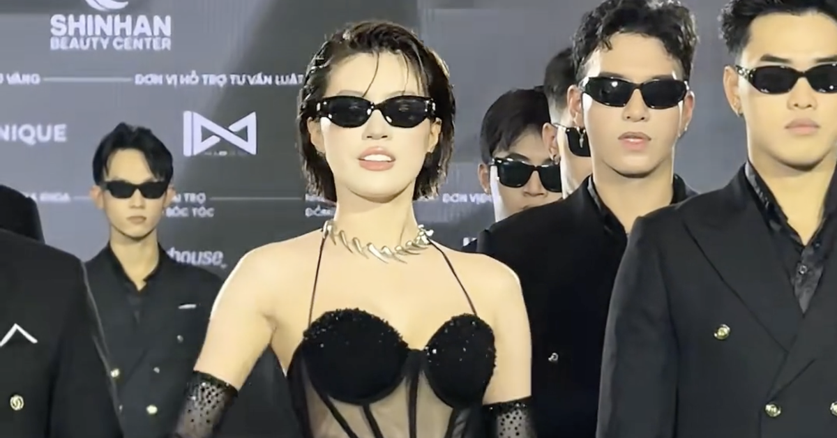 Rapper Pháo không thể lố hơn khi thi Hoa hậu, Hương Giang đòi chấm 5 điểm