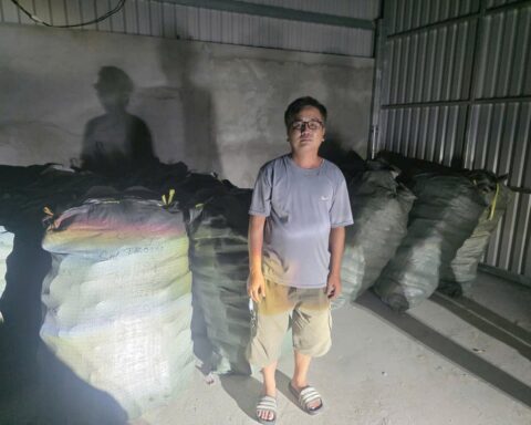 Khởi tố Giám đốc Nguyễn Văn Thắng vì sản xuất dép CROCS giả