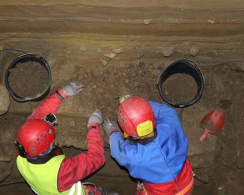 Các nhà khoa học đã mở một hang động bị lãng quên và phát hiện ra bí mật 75.000 năm