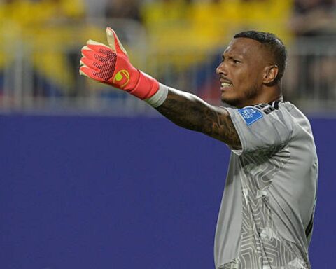 Kịch tính World Cup: Ecuador sút 27 quả không vào, thủ môn Curacao xuất thần cản phá 15 lần đi vào lịch sử!