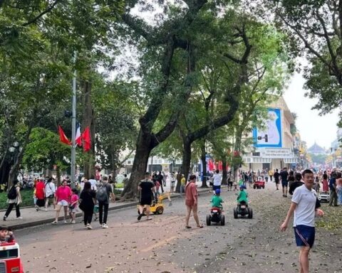Từ 1/7, người dân có hộ khẩu thường trú tại Hà Nội thuộc nhóm này được miễn phí 100% khoản phí đặc biệt