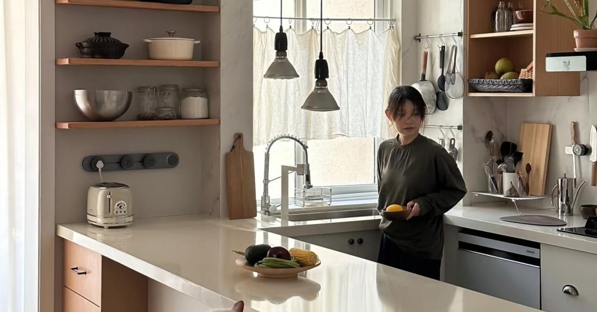 Cải tạo nhà lần hai, tôi bỏ hẳn tủ bếp treo tường: Căn bếp rộng hơn, sáng hơn và dễ dọn dẹp hơn hẳn