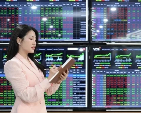 Chứng khoán ngắt chuỗi giảm 4 tuần, chuyên gia vẫn cảnh báo ‘xanh vỏ đỏ lòng’