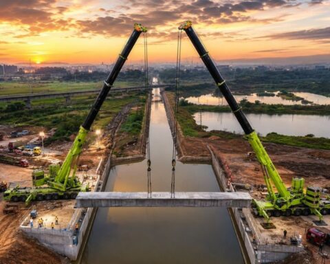 Trung Quốc huy động đoàn xe chở hơn 1.000 tấn thiết bị, hoàn thành nhiệm vụ thần tốc trong 24 giờ