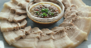 Luộc thịt lợn muốn trắng đẹp, không hôi, hãy nhớ mẹo đơn giản này