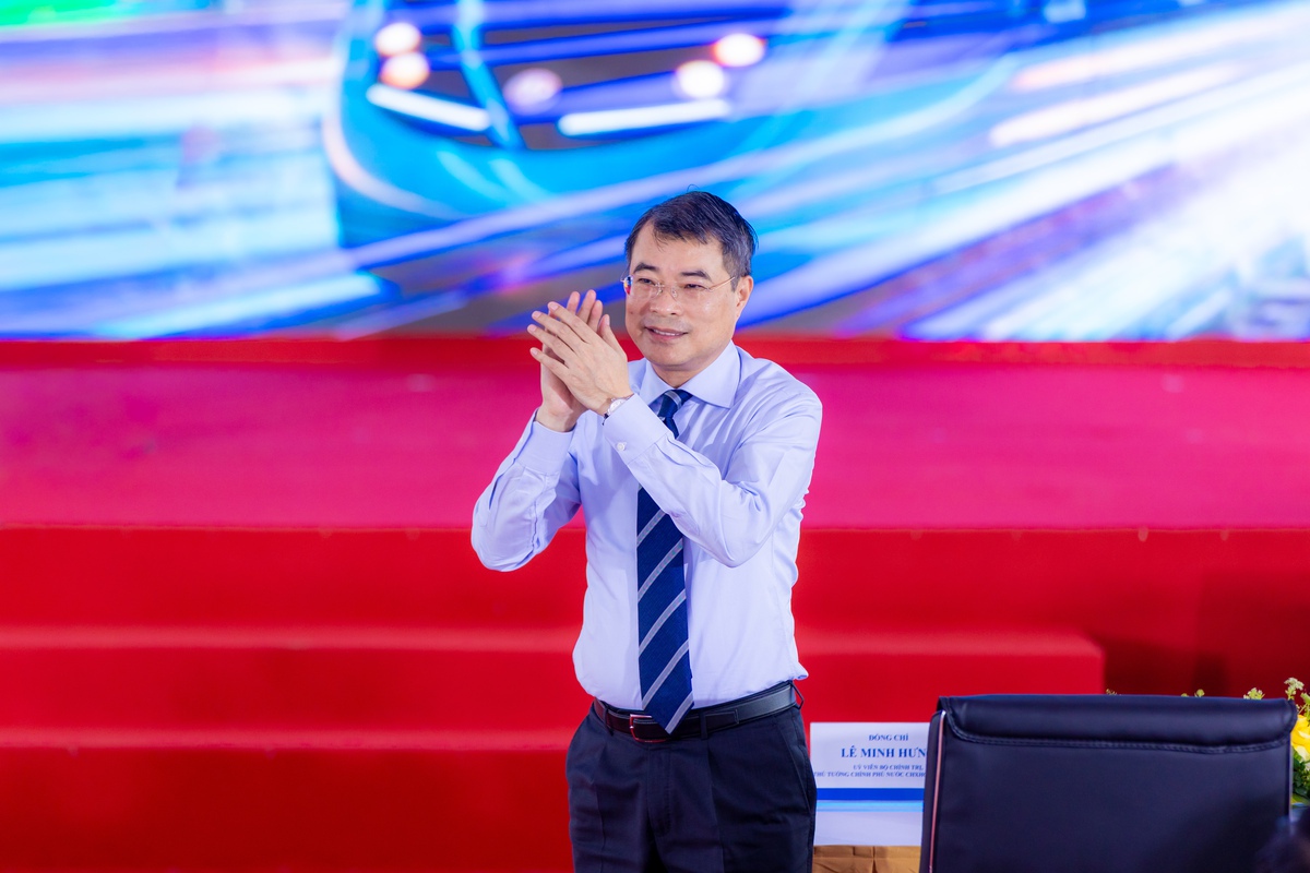 Thủ tướng dự lễ khởi công 3 dự án nhà ở cho thuê, 5 tuyến đường sắt đô thị Hà Nội