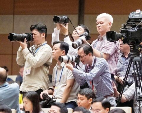 Báo chí – “cánh tay nối dài” kết nối nhà đầu tư với thị trường tài chính