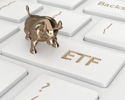 Khối ngoại bán ròng hơn 1.600 tỷ đồng, vẫn gom thêm cổ phiếu VPL và VCK