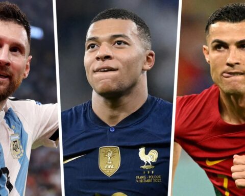 Mbappe “thoát pressing” cực mượt, né tranh cãi về Messi và Ronaldo ai giỏi nhất