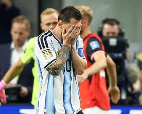 Quá căng thẳng: Messi đá hỏng penalty, vẫn chưa thể lập kỷ lục chân sút vĩ đại nhất lịch sử World Cup!