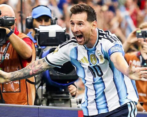 Cú penalty hỏng ăn đẹp nhất của Messi