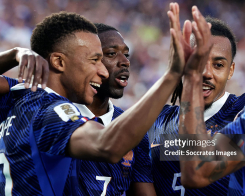 Pháp 3-0 Iraq: Mbappe vẫn lập cú đúp trong trận đấu hi hữu bị hoãn đến 2 tiếng vì mưa bão