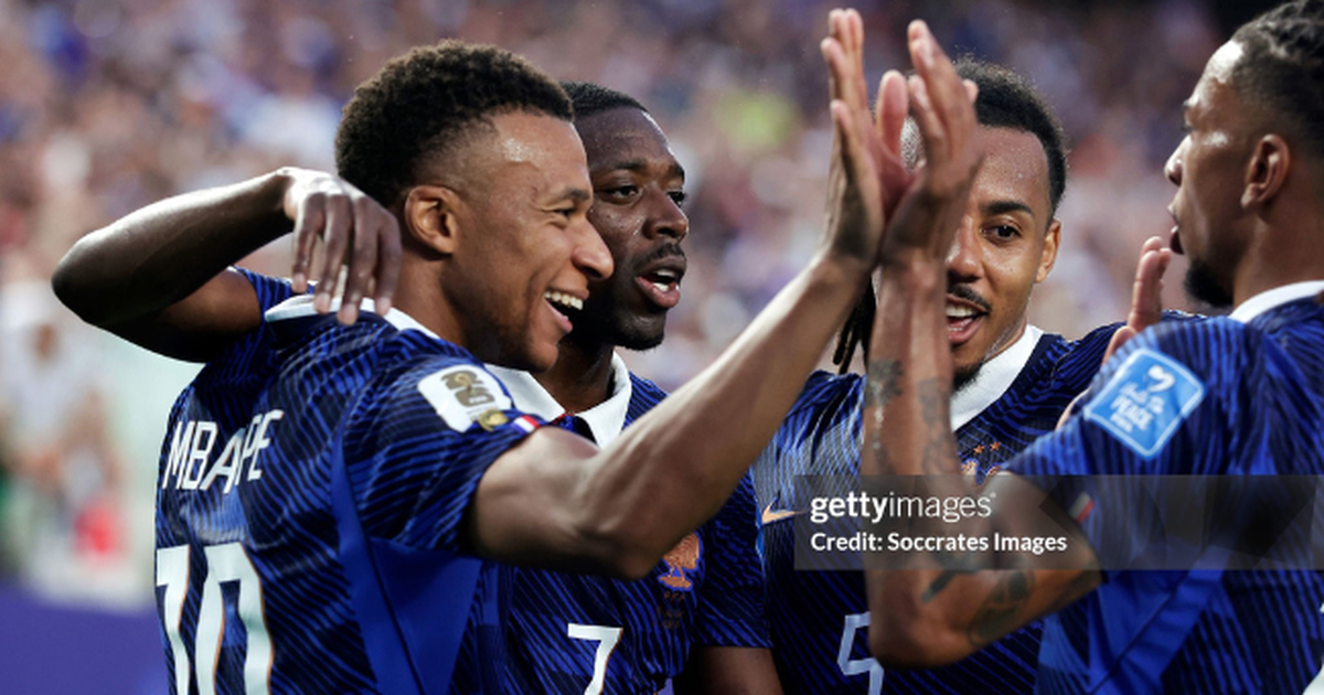 Pháp 3-0 Iraq: Mbappe vẫn lập cú đúp trong trận đấu hi hữu bị hoãn đến 2 tiếng vì mưa bão
