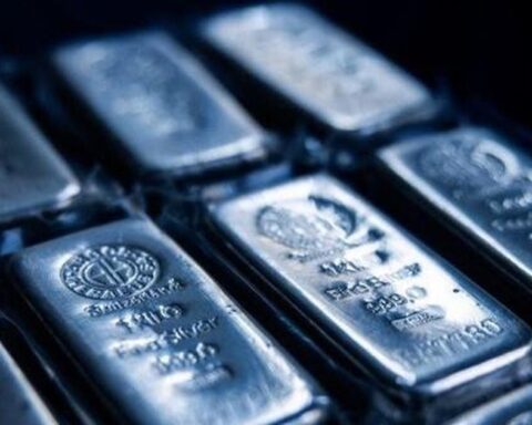 Quỹ bạc lớn nhất thế giới bất ngờ gom hơn 80 tấn trong một ngày