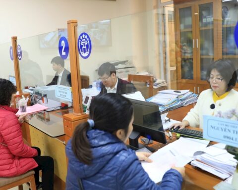 Xem xét trách nhiệm cán bộ yêu cầu cụ bà 97 tuổi phải đến phường làm thủ tục hành chính