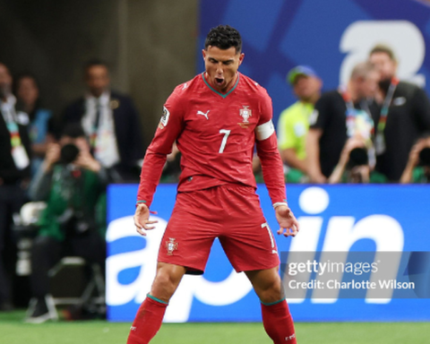 Bùng nổ cảm xúc: Ronaldo cuối cùng cũng “nổ súng”, trở thành cầu thủ đầu tiên trong lịch sử ghi bàn ở 6 kỳ World Cup liên tiếp