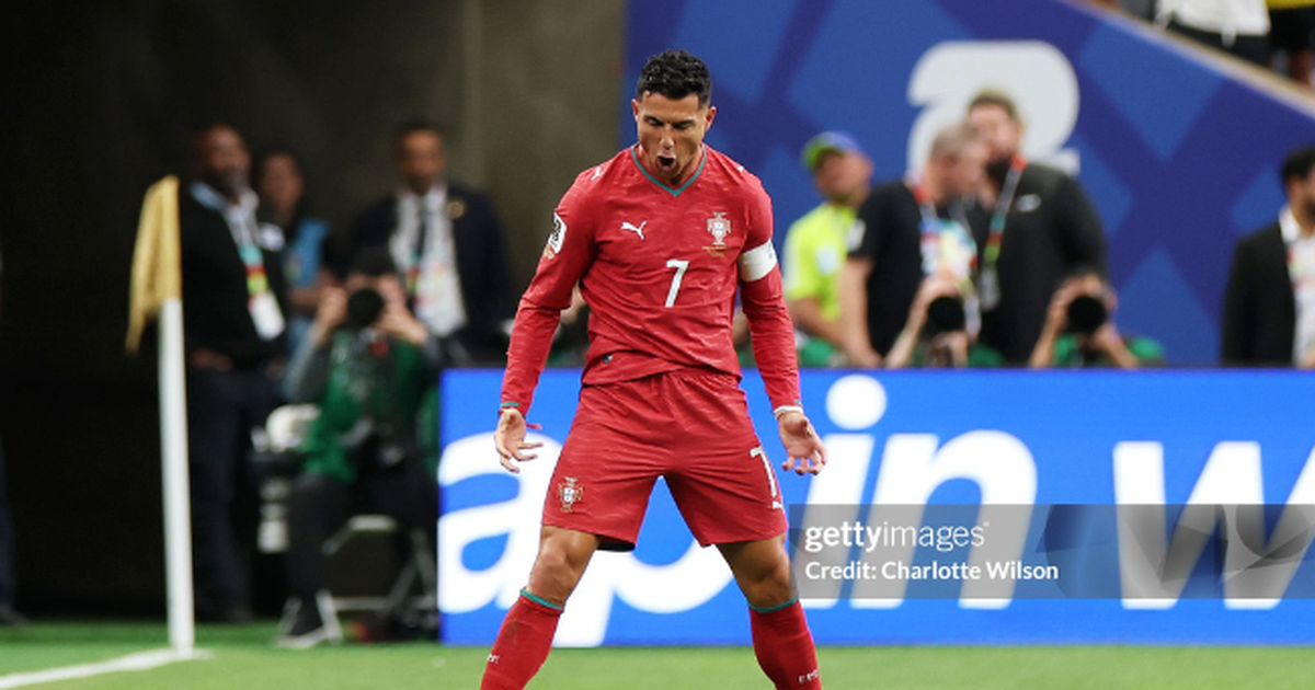 Bùng nổ cảm xúc: Ronaldo cuối cùng cũng “nổ súng”, trở thành cầu thủ đầu tiên trong lịch sử ghi bàn ở 6 kỳ World Cup liên tiếp