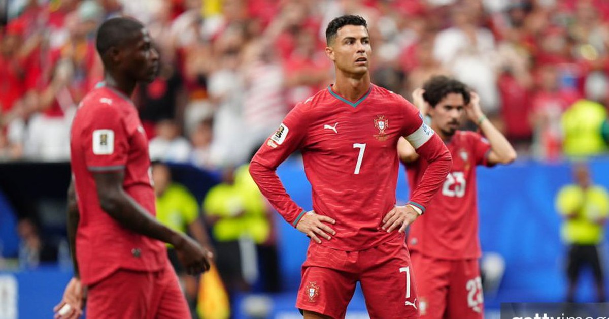 IQ vô cực! Cả thế giới bị Ronaldo lừa!