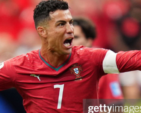 Ảnh nét căng: Messi gọi, Ronaldo hét vang rồi!